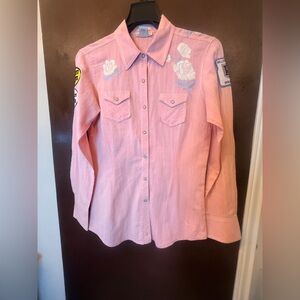 Ariat EUC pink floral pin stripe pearl snap closure blouse. Patched sleeves sz S